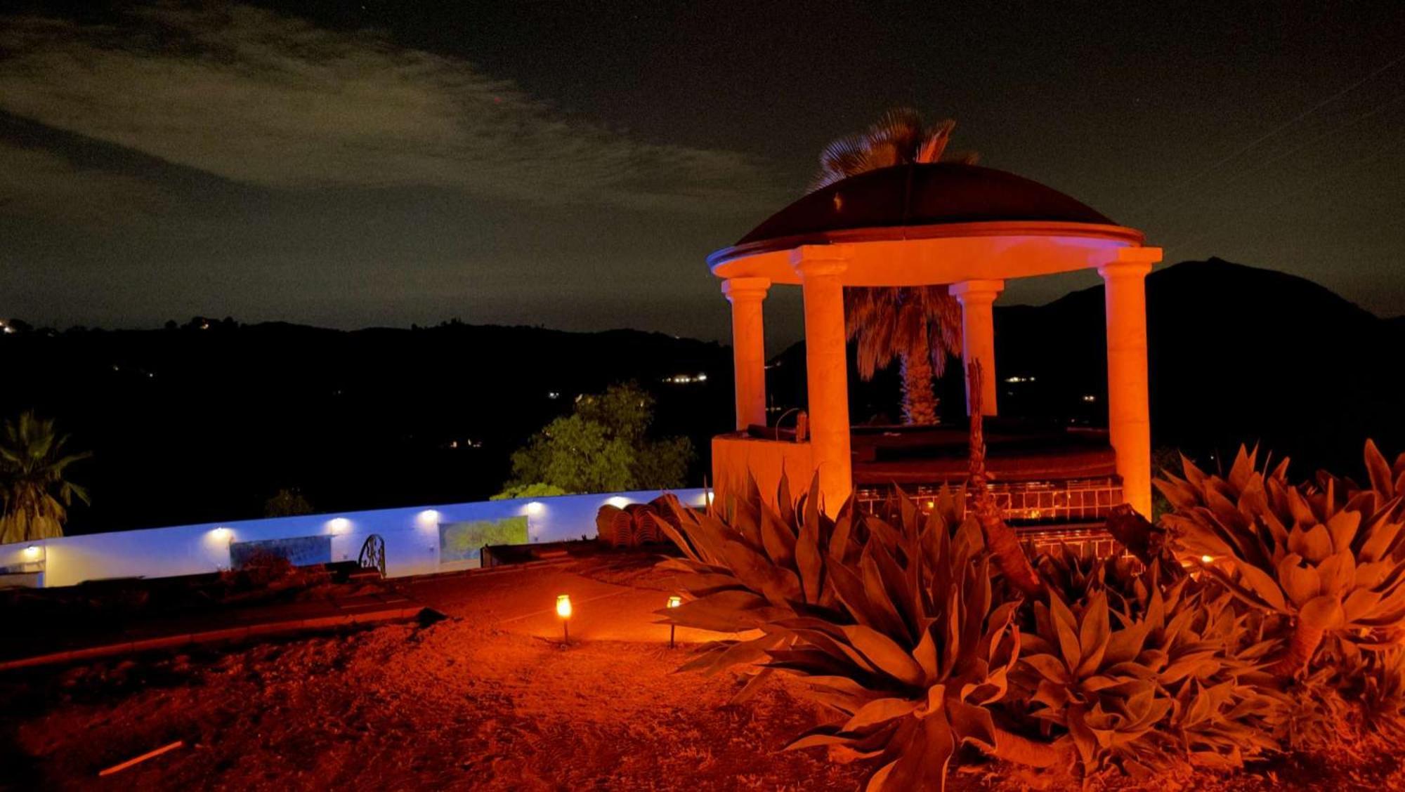 Private Home On 10 Acres - Heated Salt Pool & Jacuzzi, Mountain & City Views, Horseshoes, Basketball, Bbq, Golf Putting, Foosball, Croquet, Bose Stereo, White Cotton Bedding - Hilltop Hacienda, Pool Heat Optional Jamul Kültér fotó
