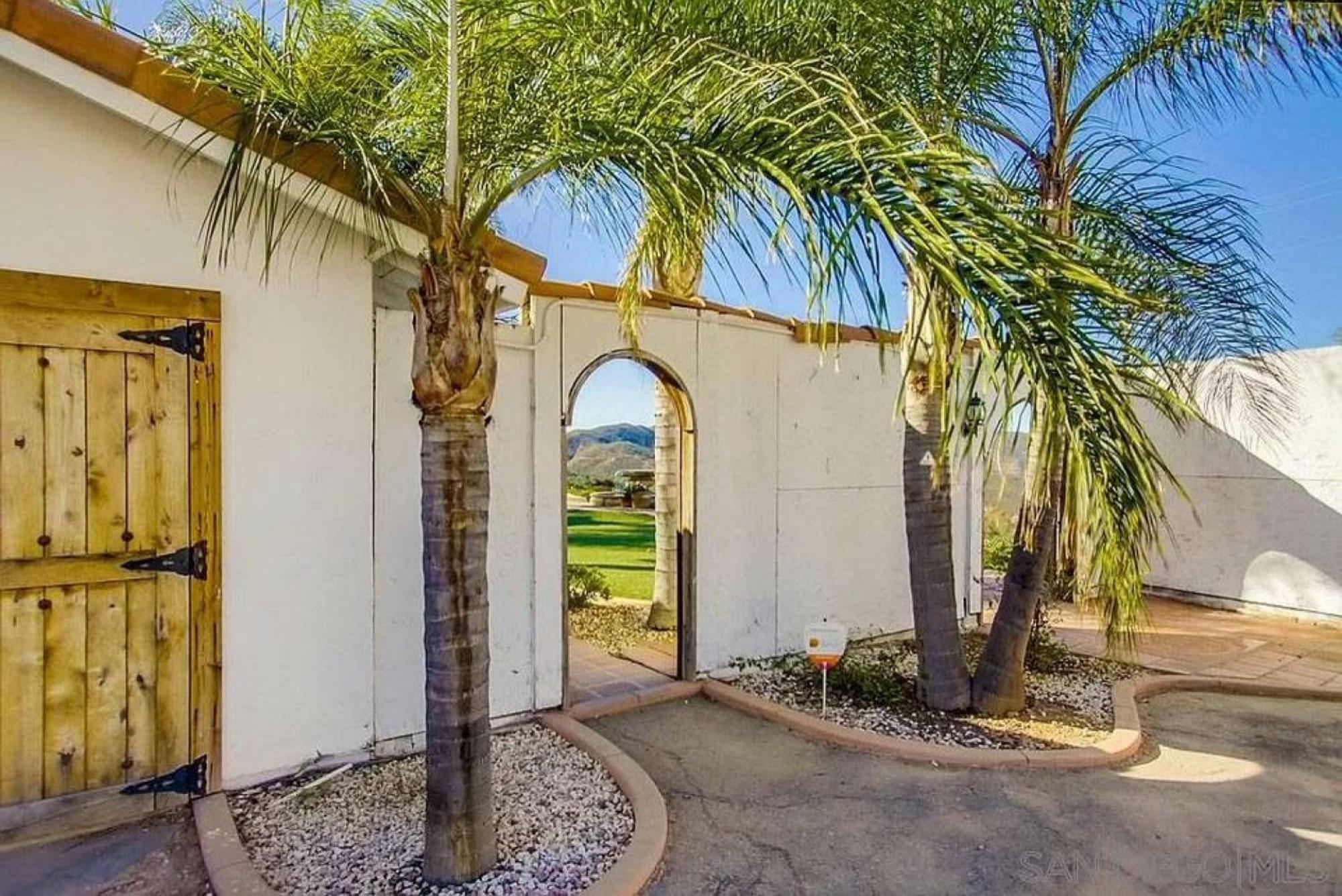 Private Home On 10 Acres - Heated Salt Pool & Jacuzzi, Mountain & City Views, Horseshoes, Basketball, Bbq, Golf Putting, Foosball, Croquet, Bose Stereo, White Cotton Bedding - Hilltop Hacienda, Pool Heat Optional Jamul Kültér fotó