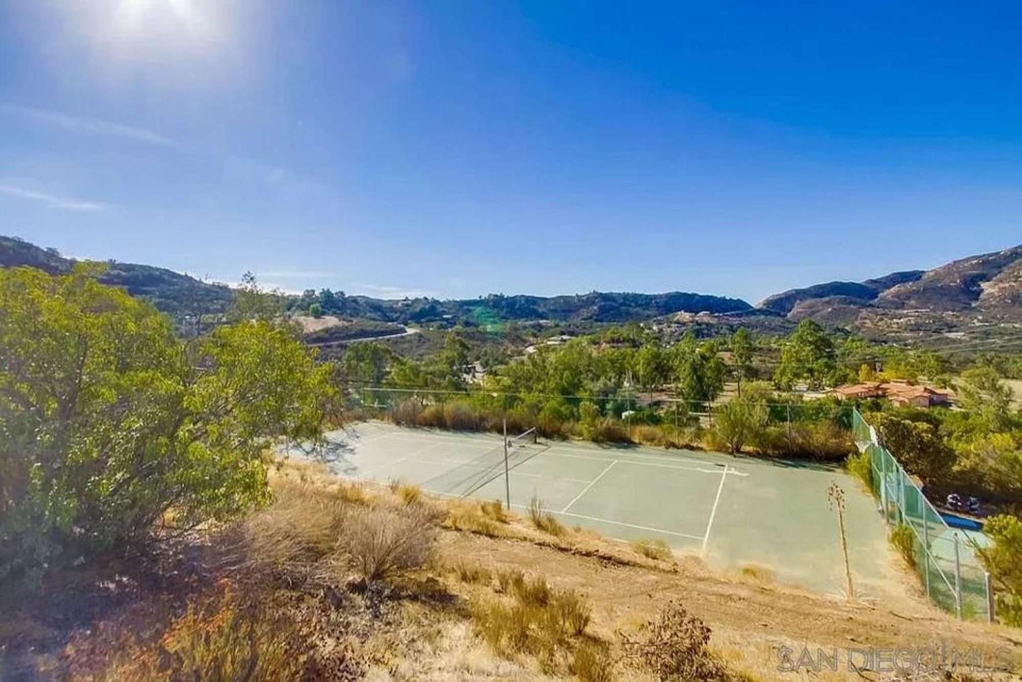 Private Home On 10 Acres - Heated Salt Pool & Jacuzzi, Mountain & City Views, Horseshoes, Basketball, Bbq, Golf Putting, Foosball, Croquet, Bose Stereo, White Cotton Bedding - Hilltop Hacienda, Pool Heat Optional Jamul Kültér fotó